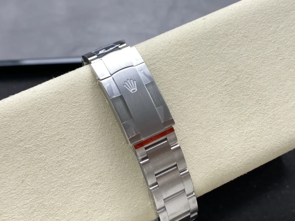 DONG HO ROLEX OYSTER PERPETUAL M124300 0002 REPLICA CAO CAP MAT SO MAU DEN 36 42MM 2