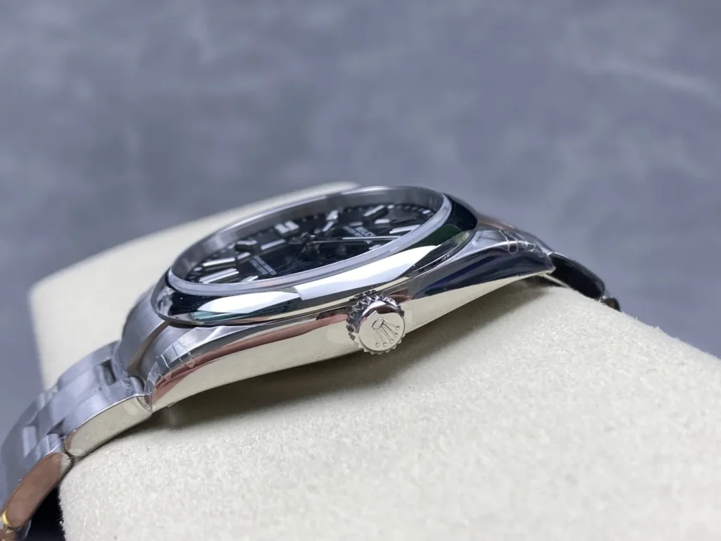 DONG HO ROLEX OYSTER PERPETUAL M124300 0002 REPLICA CAO CAP MAT SO MAU DEN 36 42MM 4