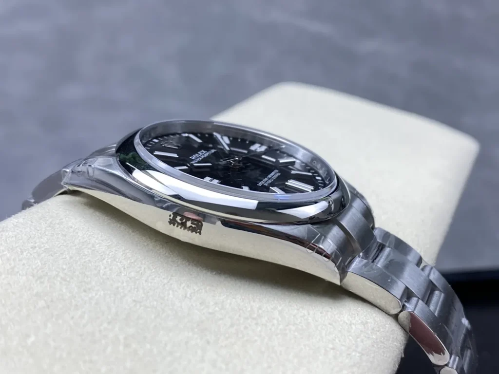 DONG HO ROLEX OYSTER PERPETUAL M124300 0002 REPLICA CAO CAP MAT SO MAU DEN 36 42MM 5