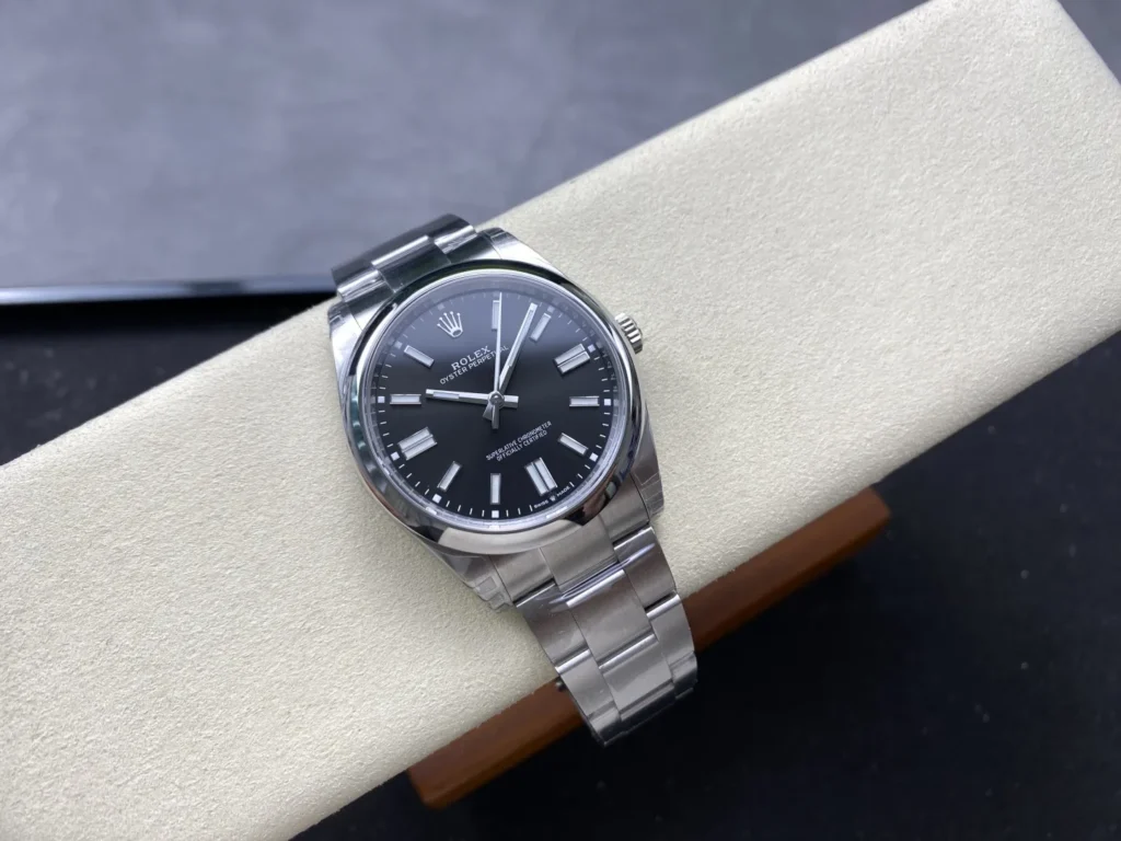 DONG HO ROLEX OYSTER PERPETUAL M124300 0002 REPLICA CAO CAP MAT SO MAU DEN 36 42MM 7
