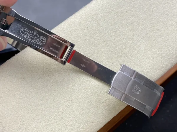 DONG HO ROLEX OYSTER PERPETUAL M124300 0007 REPLICA CAO CAP MAT SO MAU DO VS FACTORY 36MM 1