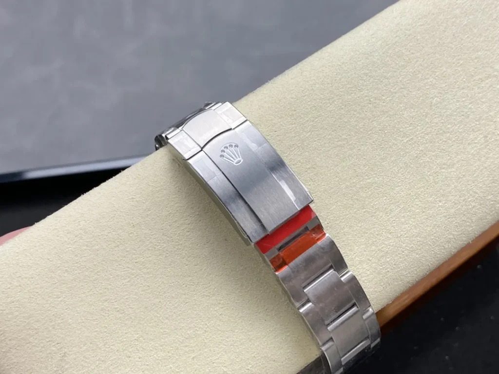 DONG HO ROLEX OYSTER PERPETUAL M124300 0007 REPLICA CAO CAP MAT SO MAU DO VS FACTORY 36MM 2