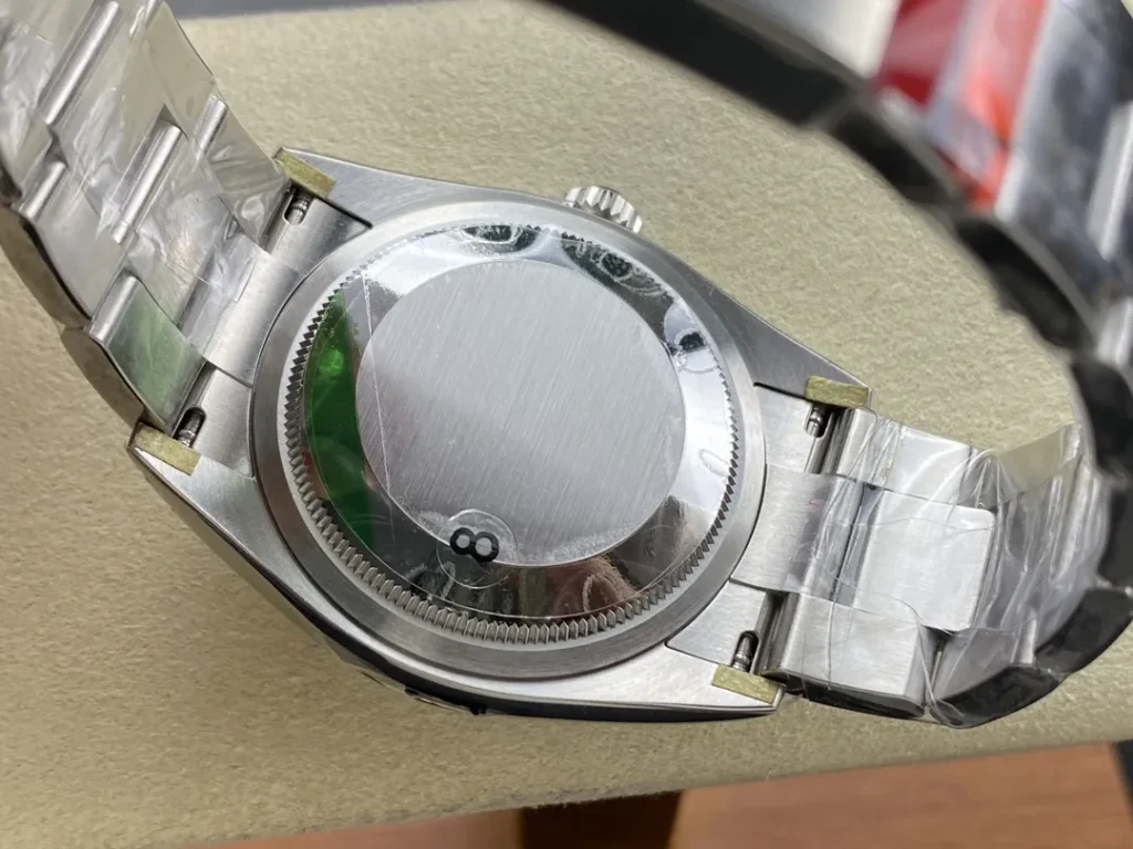 DONG HO ROLEX OYSTER PERPETUAL M124300 0007 REPLICA CAO CAP MAT SO MAU DO VS FACTORY 36MM 3