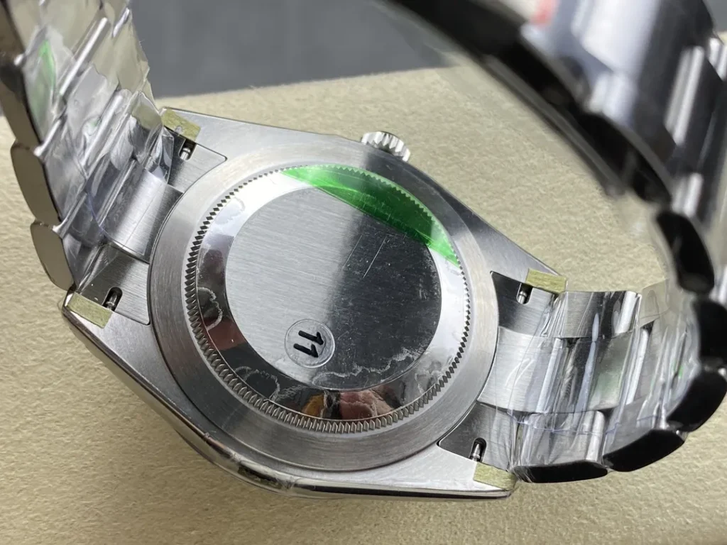 DONG HO ROLEX OYSTER PERPETUAL M124300 0007 REPLICA CAO CAP MAT SO MAU DO VS FACTORY 42MM 3