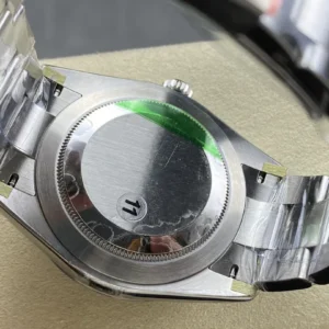 DONG HO ROLEX OYSTER PERPETUAL M124300 0007 REPLICA CAO CAP MAT SO MAU DO VS FACTORY 42MM 3