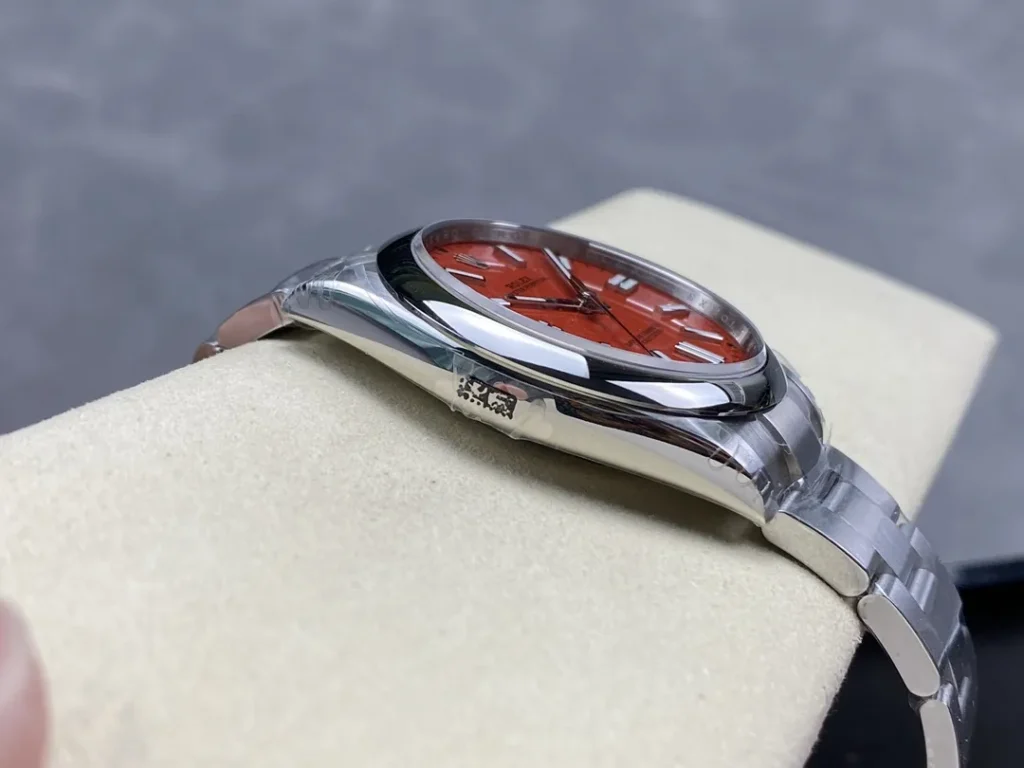 DONG HO ROLEX OYSTER PERPETUAL M124300 0007 REPLICA CAO CAP MAT SO MAU DO VS FACTORY 42MM 5