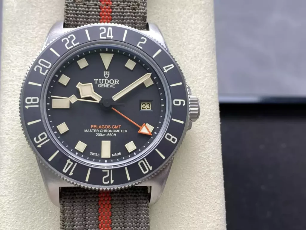 DONG HO TUDOR PELAGOS GMT REPLICA 11 VO TITANIUM MAT SO MAU DEN DAY VAI 42MM 1