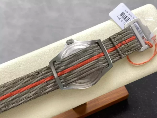 DONG HO TUDOR PELAGOS GMT REPLICA 11 VO TITANIUM MAT SO MAU DEN DAY VAI 42MM 6