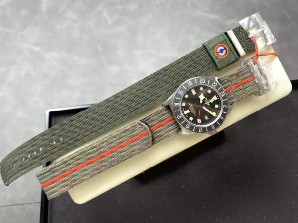 DONG HO TUDOR PELAGOS GMT REPLICA 11 VO TITANIUM MAT SO MAU DEN DAY VAI 42MM 7