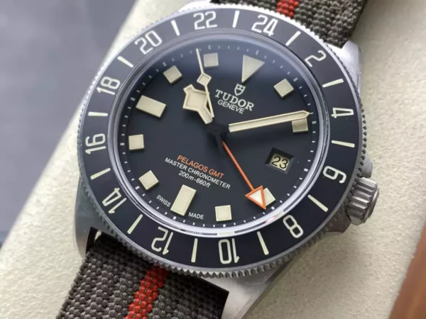 DONG HO TUDOR PELAGOS GMT REPLICA 11 VO TITANIUM MAT SO MAU DEN DAY VAI 42MM 8