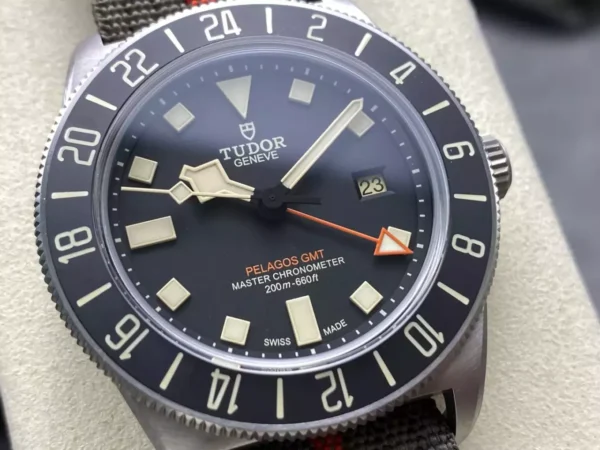 DONG HO TUDOR PELAGOS GMT REPLICA 11 VO TITANIUM MAT SO MAU DEN DAY VAI 42MM 9