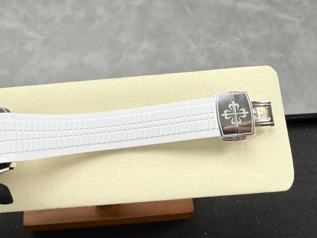 DONG HO PATEK PHILIPPE AQUANAUT 5167 CHE TAC MAT XAM TINH CHINH DAY CAO SU TRANG AUTOMATIC 40MM 3