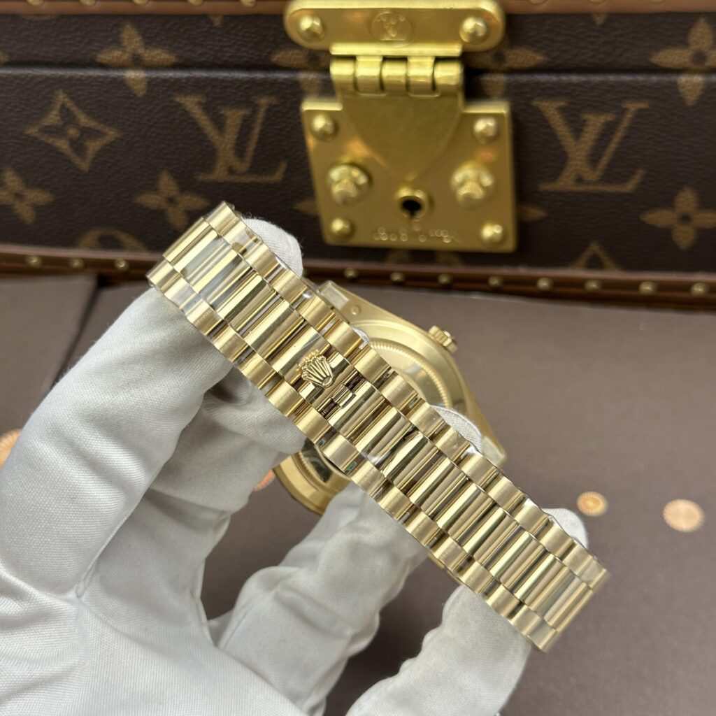 ROLEX DAY DATE M128238 0130 BEST REPLICA WATCHES GOLD PLATE GREEN DIAL BAGUETTE HOURS MOVEMENT CALIBRE 3255 SUPER CLONE RC FACTORY 40MM 3 1